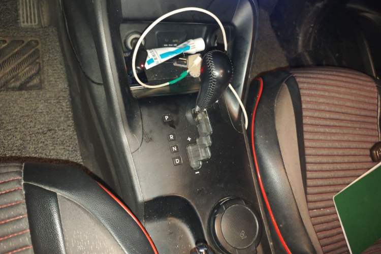 Used Hyundai ix35 2015 2.0L Automatic 2WD Smart Type China IV Gear Lever