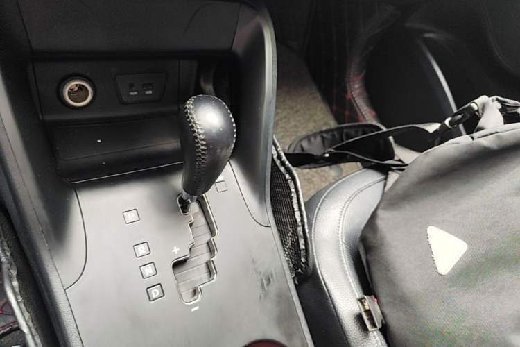 Used Hyundai ix35 2015 2.0L Automatic 2WD Smart Version China V Standard Gear Lever