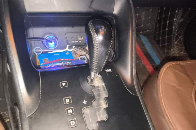 Used Hyundai ix35 2015 2.0L Automatic 2WD Smart Type China IV Gear Lever
