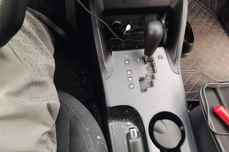 Used Hyundai ix35 2015 2.0L Automatic 2WD Comfort Edition China IV Standard Gear Lever