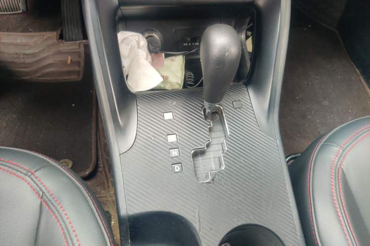 Used Hyundai ix35 2015 2.0L Automatic 2WD Comfort Edition China IV Standard Gear Lever