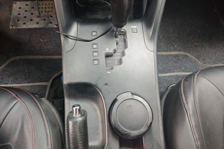 Used Hyundai ix35 2015 2.0L Automatic 2WD Comfort Edition China IV Standard Gear Lever