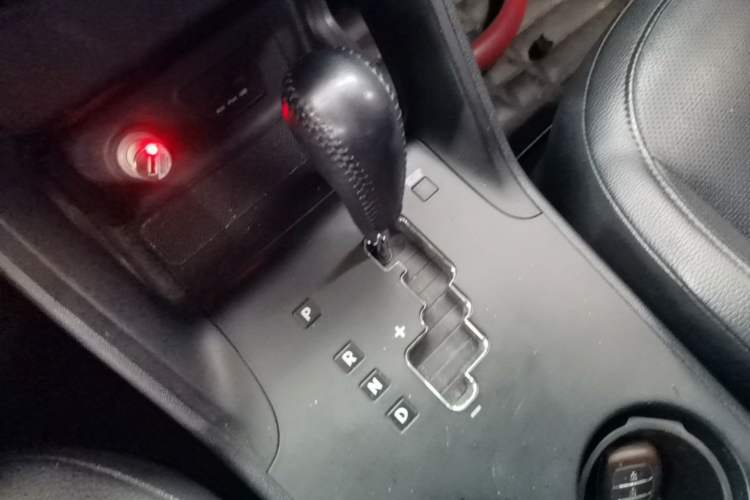 Used Hyundai ix35 2015 2.0L Automatic 2WD Smart Version China V Standard Gear Lever
