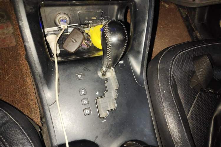 Used Hyundai ix35 2015 2.0L Automatic 2WD Smart Type China IV Gear Lever