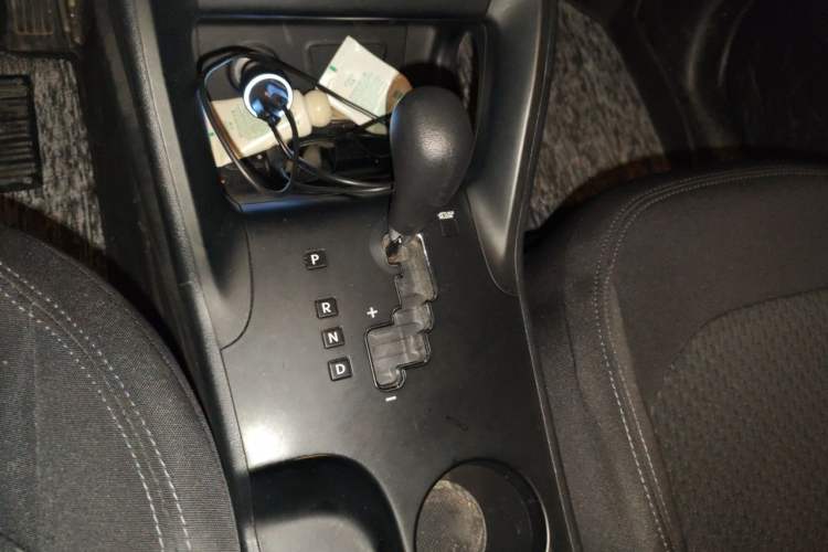 Used Hyundai ix35 2015 2.0L Automatic 2WD Comfort Edition China IV Standard Gear Lever