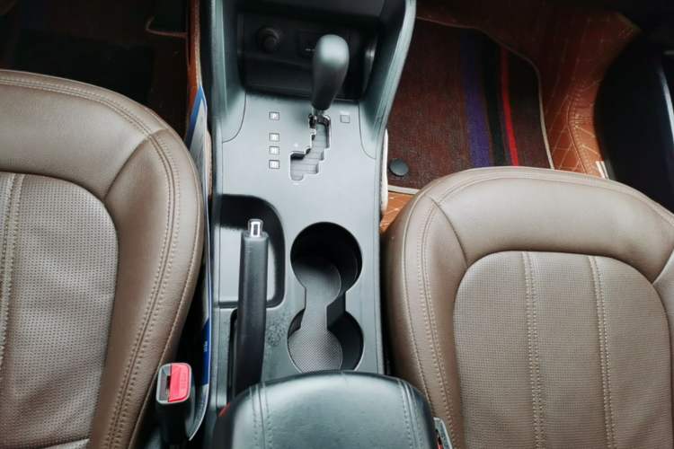 Used Hyundai ix35 2015 2.0L Automatic 2WD Comfort Edition China IV Standard Gear Lever