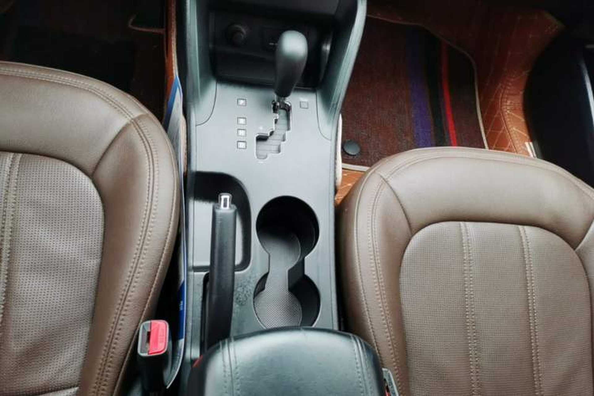 Used Hyundai ix35 2015 2.0L Automatic 2WD Comfort Edition China IV Standard Gear Lever