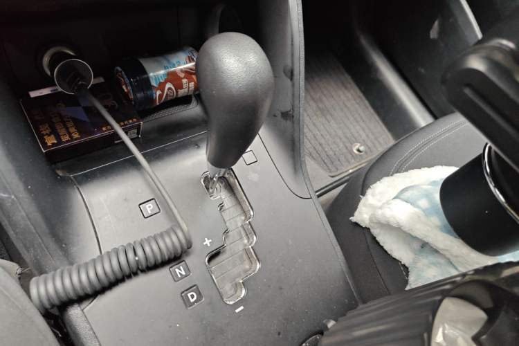 Used Hyundai ix35 2015 2.0L Automatic 2WD Comfort Edition China IV Standard Gear Lever