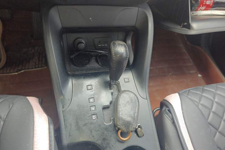 Used Hyundai ix35 2015 2.0L Automatic 2WD Smart Type China IV Gear Lever