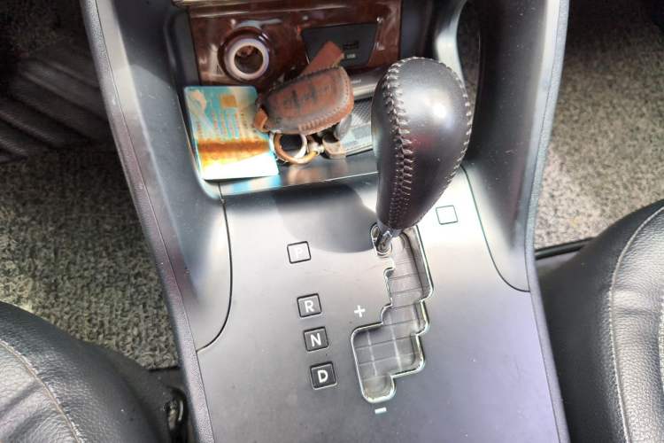 Used Hyundai ix35 2015 2.0L Automatic 2WD Smart Type China IV Gear Lever