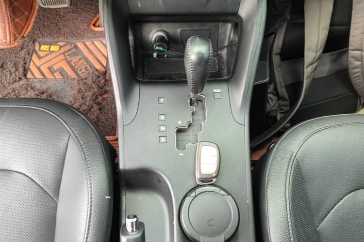 Used Hyundai ix35 2015 2.0L Automatic 2WD Smart Version China V Standard Gear Lever