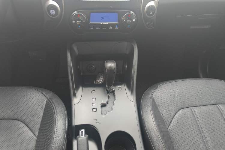 Used Hyundai ix35 2015 2.0L Automatic 2WD Smart Type China IV Gear Lever