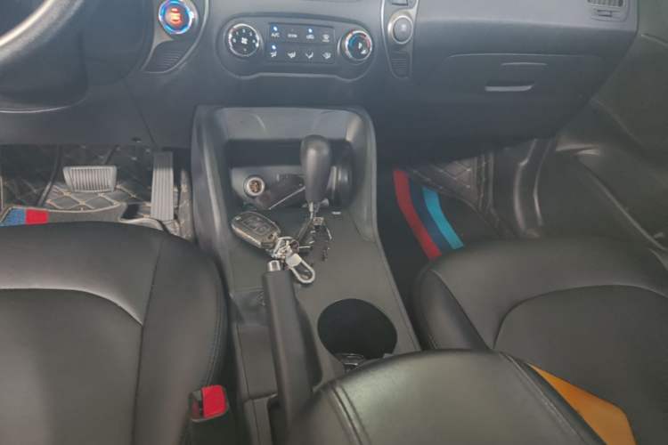 Used Hyundai ix35 2015 2.0L Automatic 2WD Comfort Edition China V Standard Gear Lever