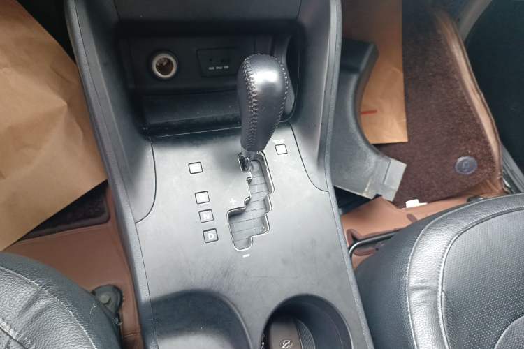 Used Hyundai ix35 2015 2.0L Automatic 2WD Smart Version China V Standard Gear Lever