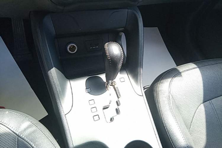 Used Hyundai ix35 2015 2.0L Automatic 2WD Smart Type China IV Gear Lever