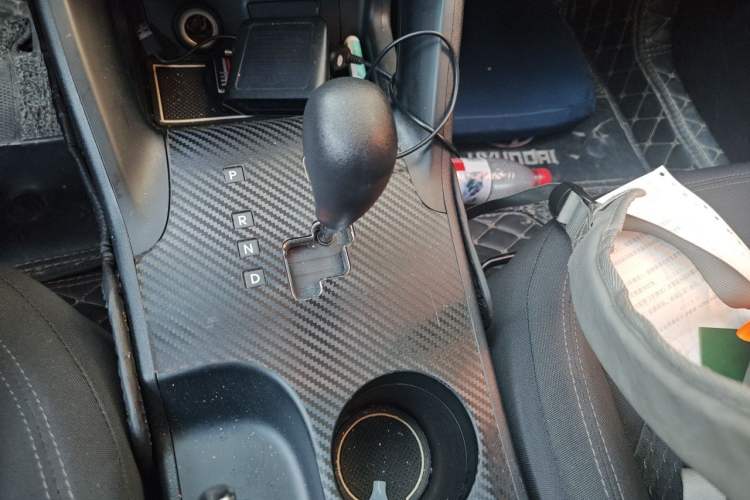 Used Hyundai ix35 2015 2.0L Automatic 2WD Comfort Edition China IV Standard Gear Lever