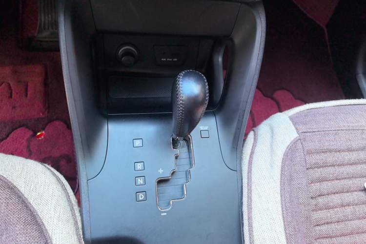 Used Hyundai ix35 2015 2.0L Automatic 2WD Smart Version China V Standard Gear Lever