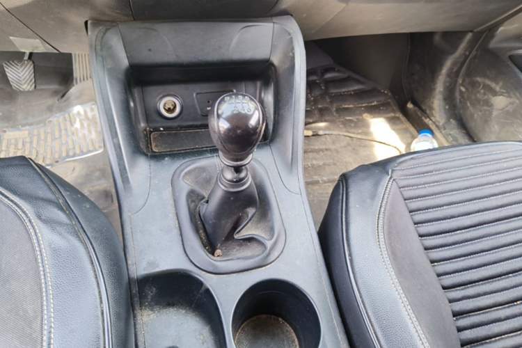Used Hyundai ix35 2015 2.0L Manual Two-Wheel Drive Comfort Version China IV Standard Gear Lever