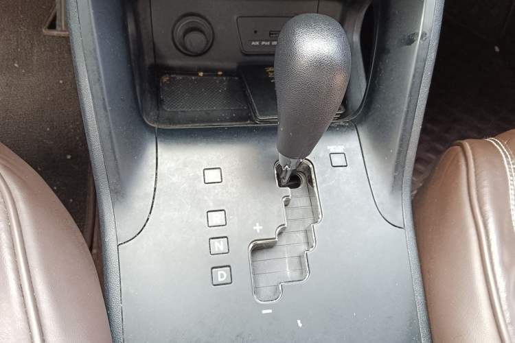 Used Hyundai ix35 2015 2.0L Automatic 2WD Comfort Edition China IV Standard Gear Lever