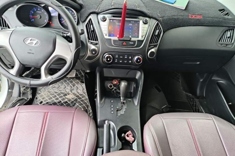 Used Hyundai ix35 2015 2.0L Automatic 2WD Comfort Edition China IV Standard Gear Lever