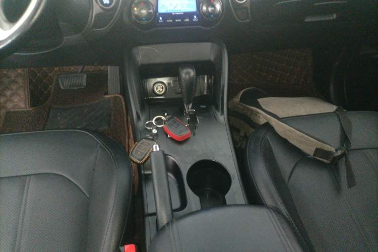 Used Hyundai ix35 2015 2.0L Automatic 2WD Smart Type China IV Gear Lever