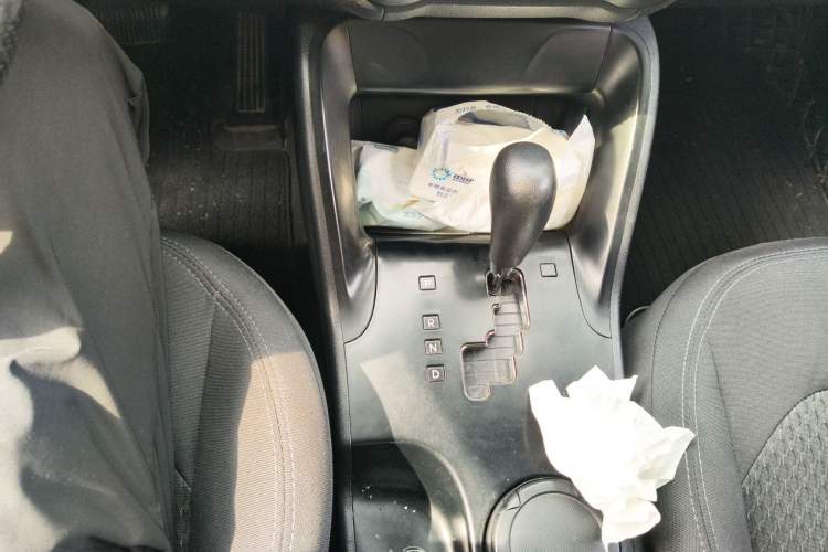 Used Hyundai ix35 2015 2.0L Automatic 2WD Comfort Edition China IV Standard Gear Lever
