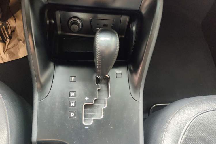 Used Hyundai ix35 2015 2.0L Automatic 2WD Smart Type China IV Gear Lever