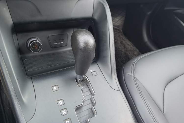 Used Hyundai ix35 2015 2.0L Automatic 2WD Comfort Edition China IV Standard Gear Lever