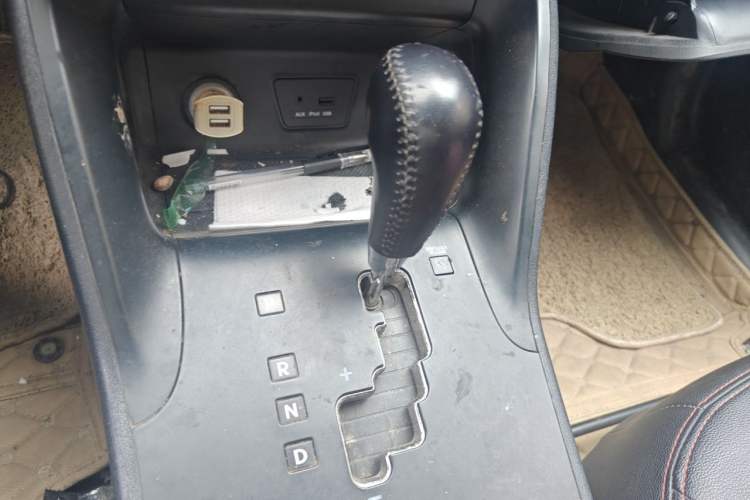 Used Hyundai ix35 2015 2.0L Automatic 2WD Comfort Edition China IV Standard Gear Lever