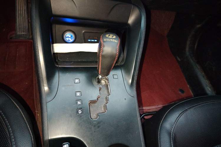 Used Hyundai ix35 2015 2.0L Automatic 2WD Smart Version China V Standard Gear Lever