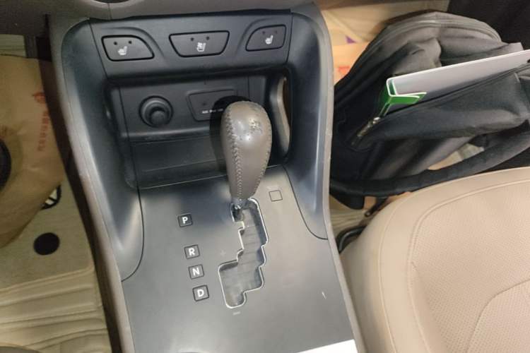 Used Hyundai ix35 2015 2.0L Automatic 2WD Smart Type China IV Gear Lever
