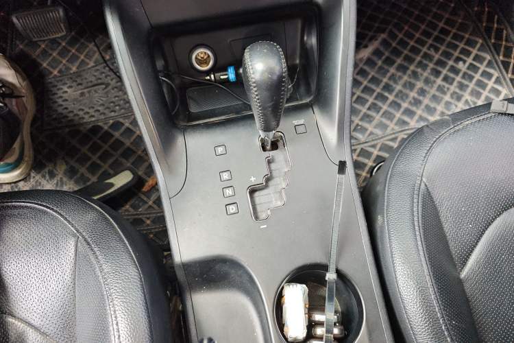 Used Hyundai ix35 2015 2.0L Automatic 2WD Smart Version China V Standard Gear Lever