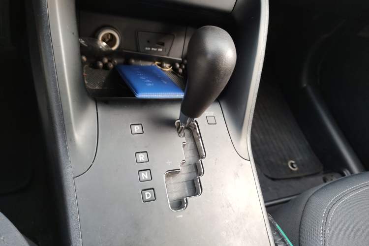 Used Hyundai ix35 2015 2.0L Automatic 2WD Comfort Edition China IV Standard Gear Lever