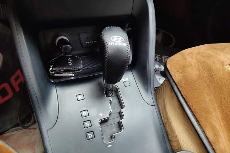 Used Hyundai ix35 2015 2.0L Automatic 2WD Smart Type China IV Gear Lever