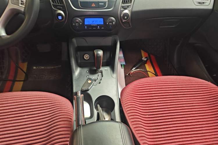 Used Hyundai ix35 2015 2.0L Automatic 2WD Smart Type China IV Gear Lever