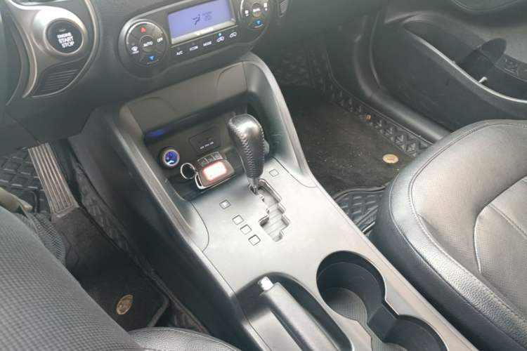 Used Hyundai ix35 2015 2.0L Automatic 2WD Smart Version China V Standard Gear Lever