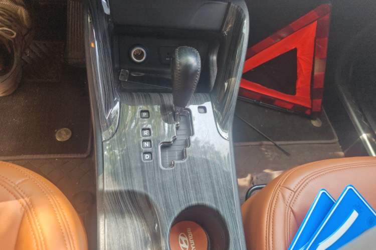 Used Hyundai ix35 2015 2.0L Automatic 2WD Smart Type China IV Gear Lever