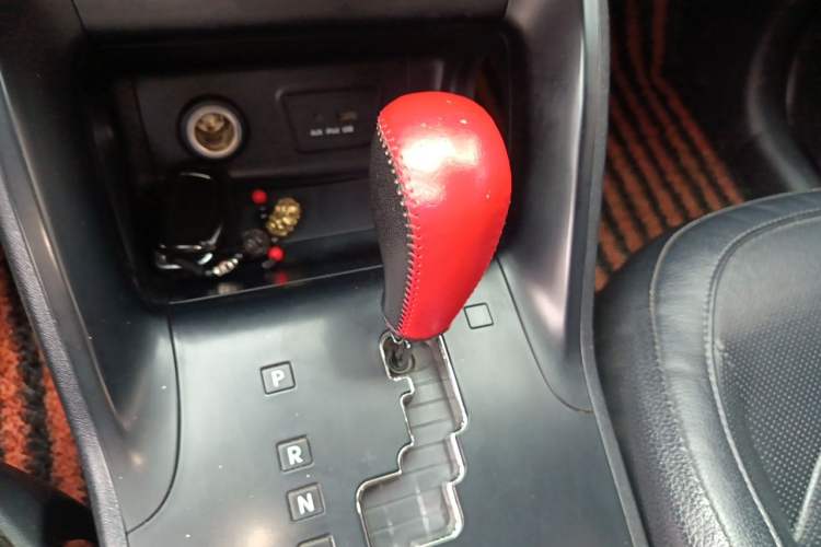 Used Hyundai ix35 2015 2.0L Automatic 2WD Smart Type China IV Gear Lever