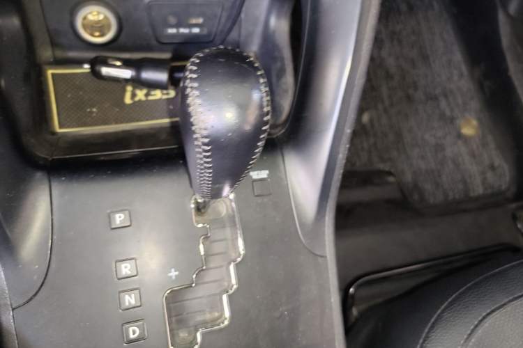 Used Hyundai ix35 2015 2.0L Automatic 2WD Smart Type China IV Gear Lever