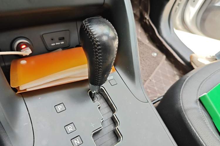 Used Hyundai ix35 2015 2.0L Automatic 2WD Smart Type China IV Gear Lever