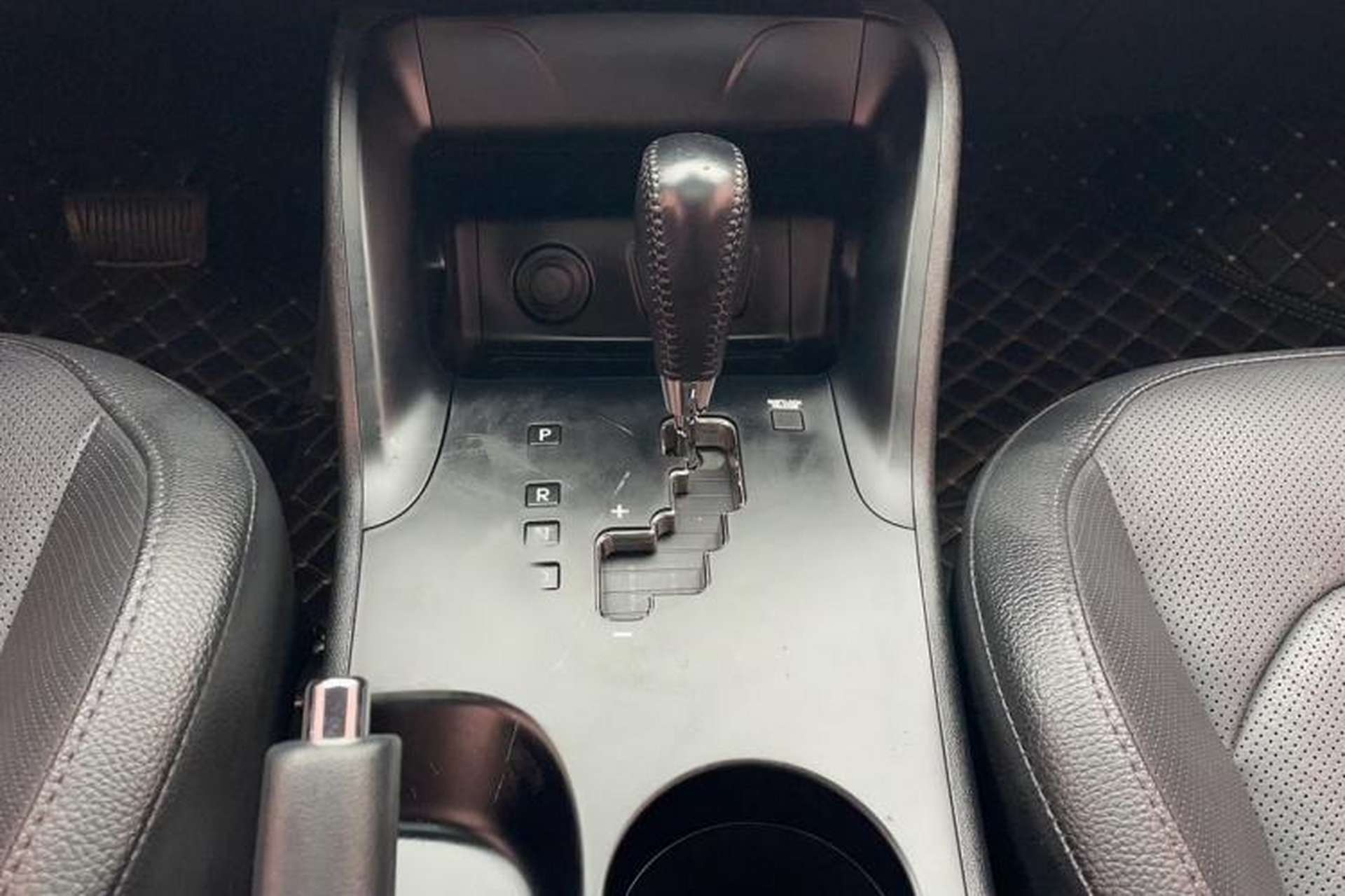 Used Hyundai ix35 2015 2.0L Automatic 2WD Smart Type China IV Gear Lever