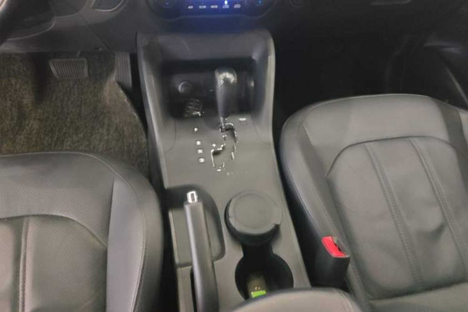 Used Hyundai ix35 2015 2.0L Automatic 2WD Smart Type China IV Gear Lever