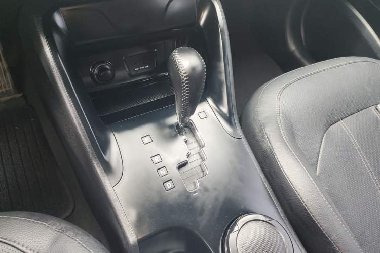 Used Hyundai ix35 2015 2.0L Automatic 2WD Smart Version China V Standard Gear Lever