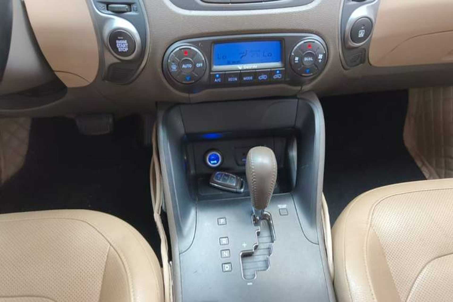 Used Hyundai ix35 2015 2.0L Automatic 2WD Smart Type China IV Gear Lever