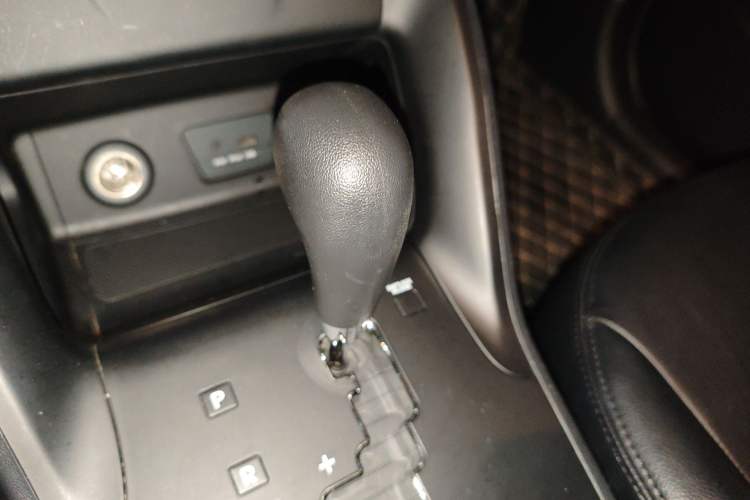 Used Hyundai ix35 2015 2.0L Automatic 2WD Comfort Edition China V Standard Gear Lever