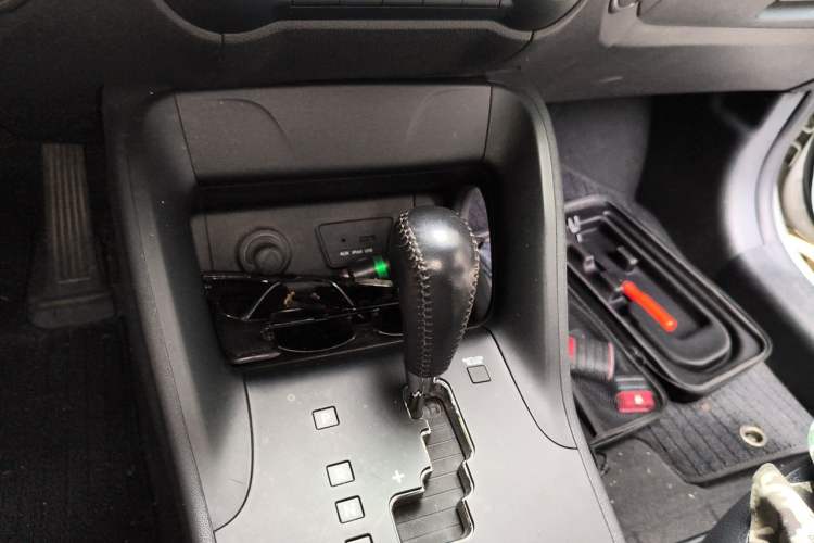 Used Hyundai ix35 2015 2.0L Automatic 2WD Smart Version China V Standard Gear Lever