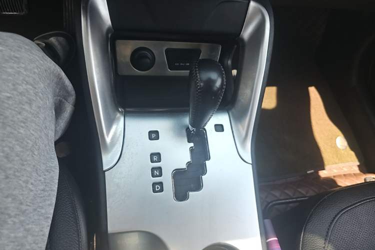 Used Hyundai ix35 2015 2.0L Automatic 2WD Smart Type China IV Gear Lever