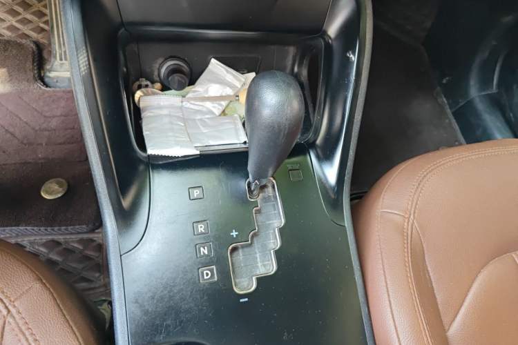 Used Hyundai ix35 2015 2.0L Automatic 2WD Comfort Edition China IV Standard Gear Lever