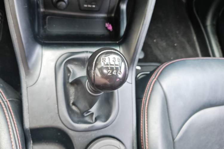 Used Hyundai ix35 2015 2.0L Manual Two-Wheel Drive Comfort Version China V Standard Gear Lever