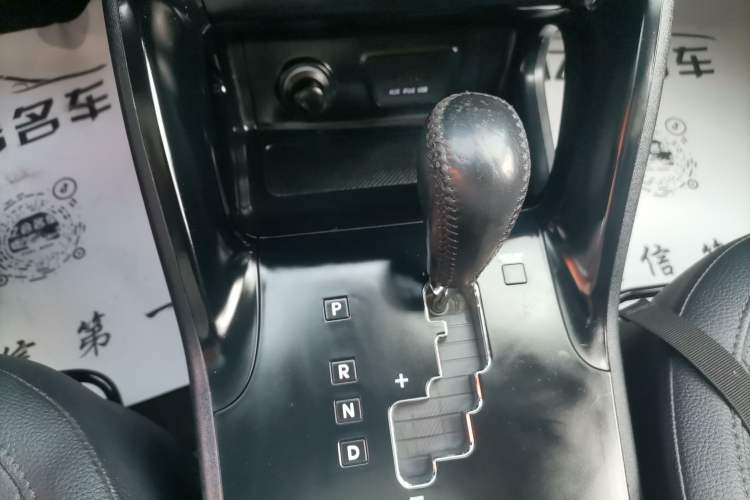 Used Hyundai ix35 2015 2.0L Automatic 2WD Smart Type China IV Gear Lever